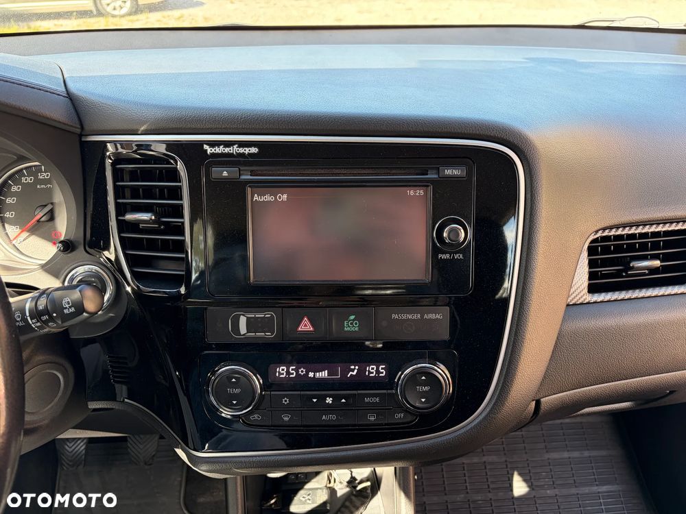 Mitsubishi Outlander 2.0 Intense 2WD - 14