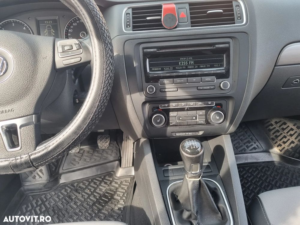 Volkswagen Jetta 2.0 TDI DPF Comfortline - 14