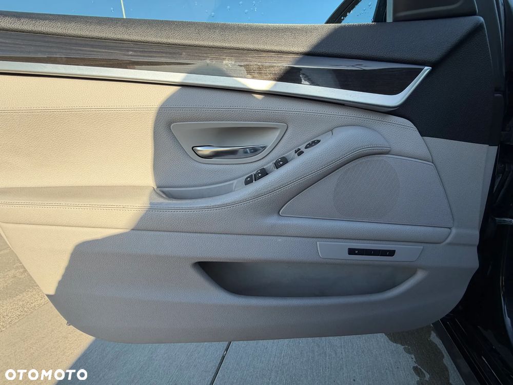 BMW Seria 5 535d xDrive - 12