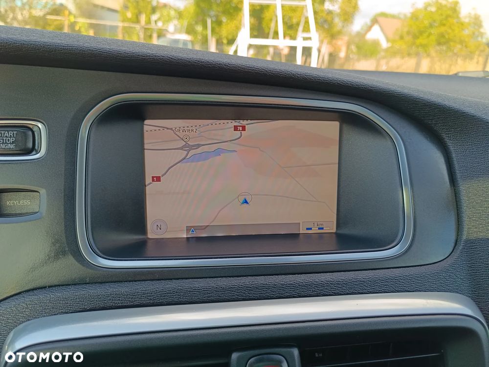 Volvo V40 D2 Momentum - 25
