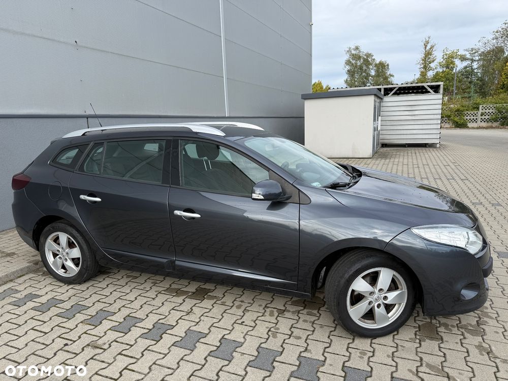Renault Megane 2011 photo 2