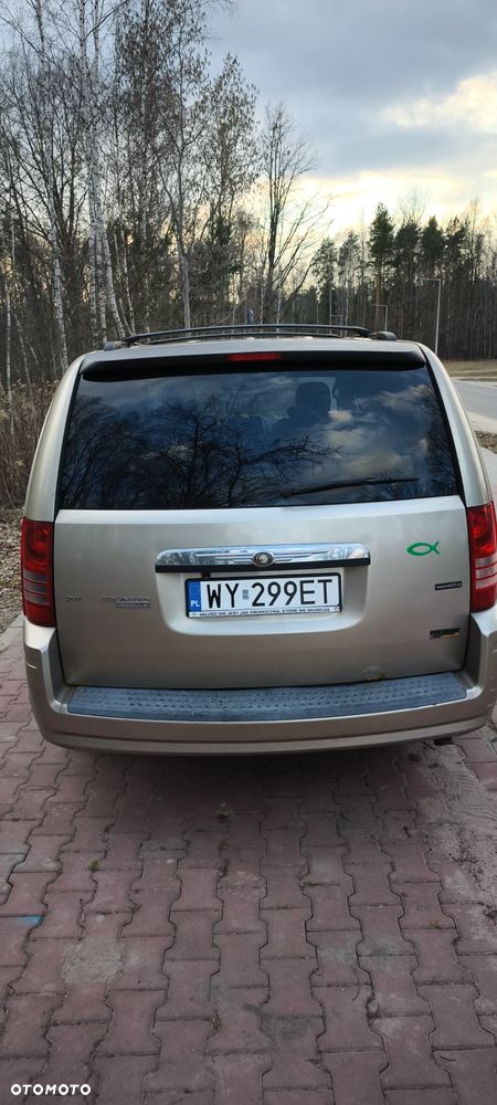 Chrysler Town & Country - 7