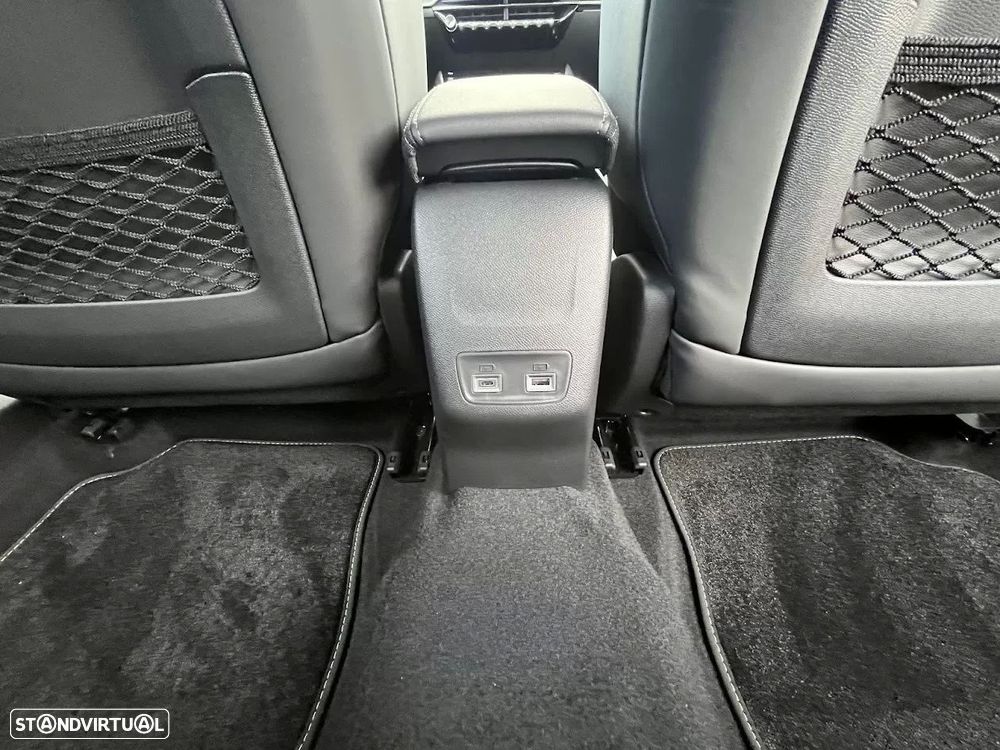 Peugeot e-2008 50 kWh GT - 39