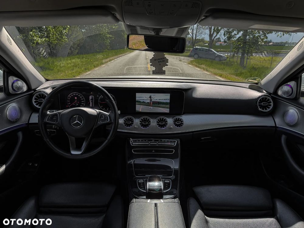 Mercedes-Benz Klasa E 220 d 9G-TRONIC - 23