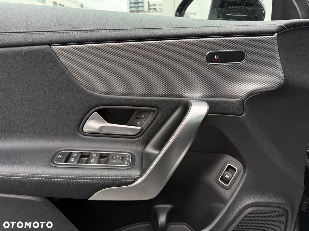 Mercedes-Benz CLA 200 mHEV 7G-DCT - 12