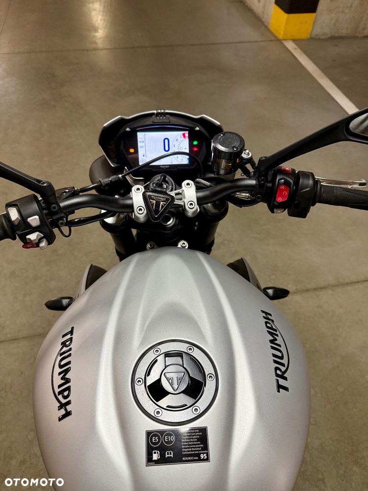 Triumph Street Triple - 7