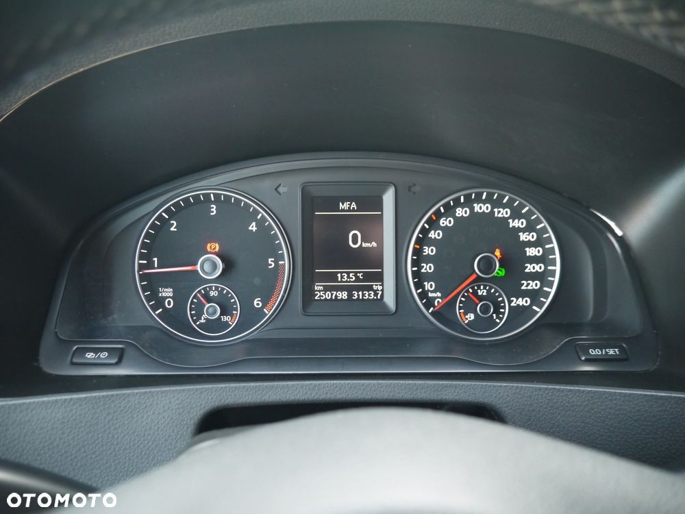 Volkswagen Caravelle - 23