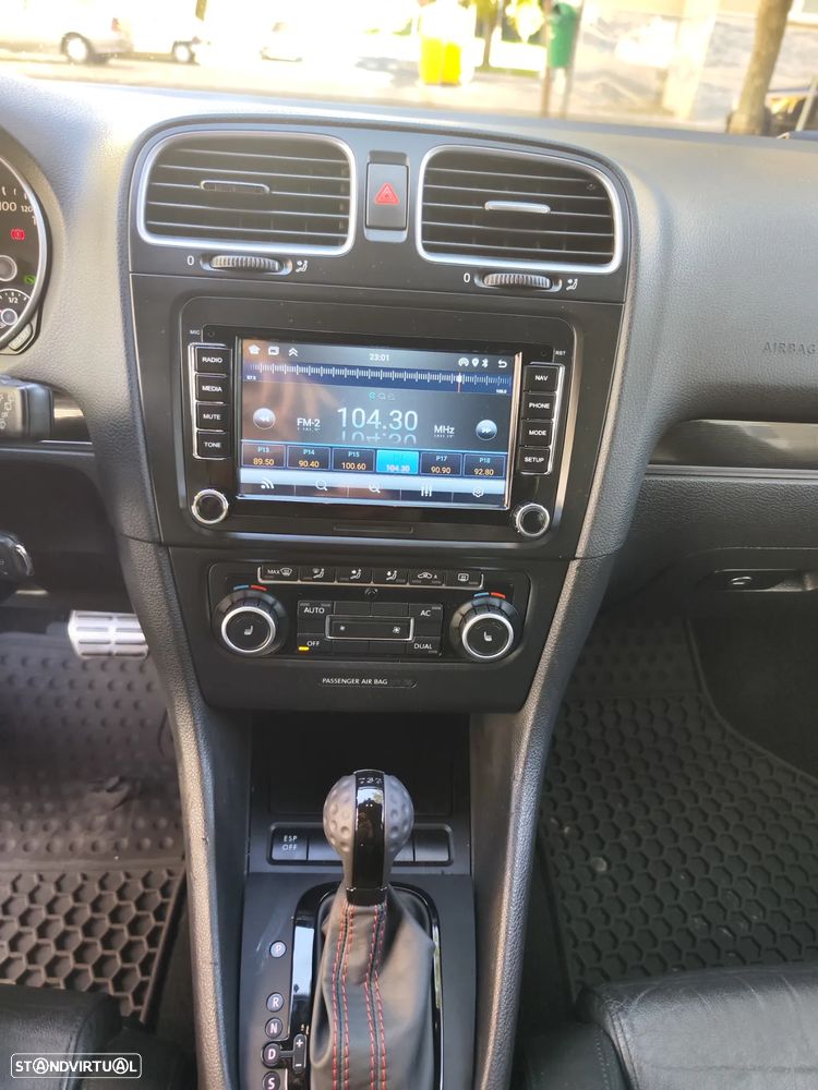 VW Golf 2.0 GTI DSG - 32