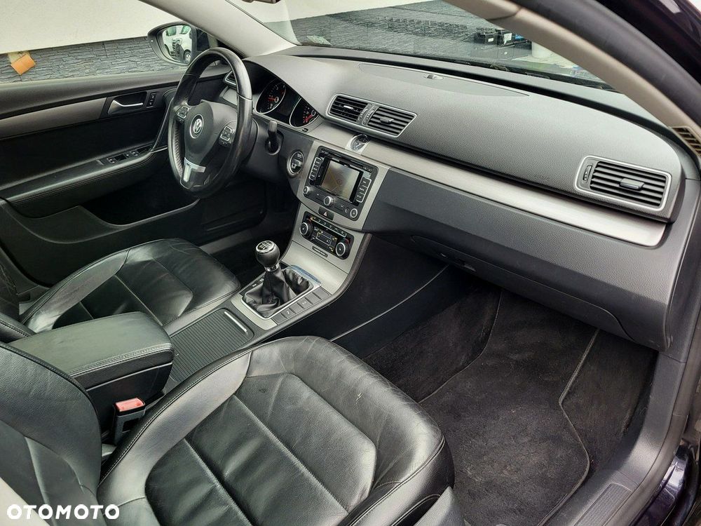 Volkswagen Passat - 11