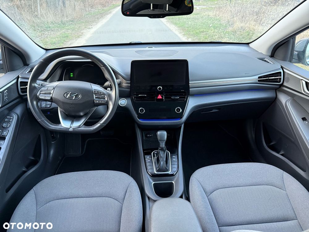 Hyundai IONIQ hybrid Business - 12