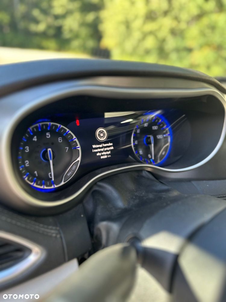 Chrysler Pacifica - 16