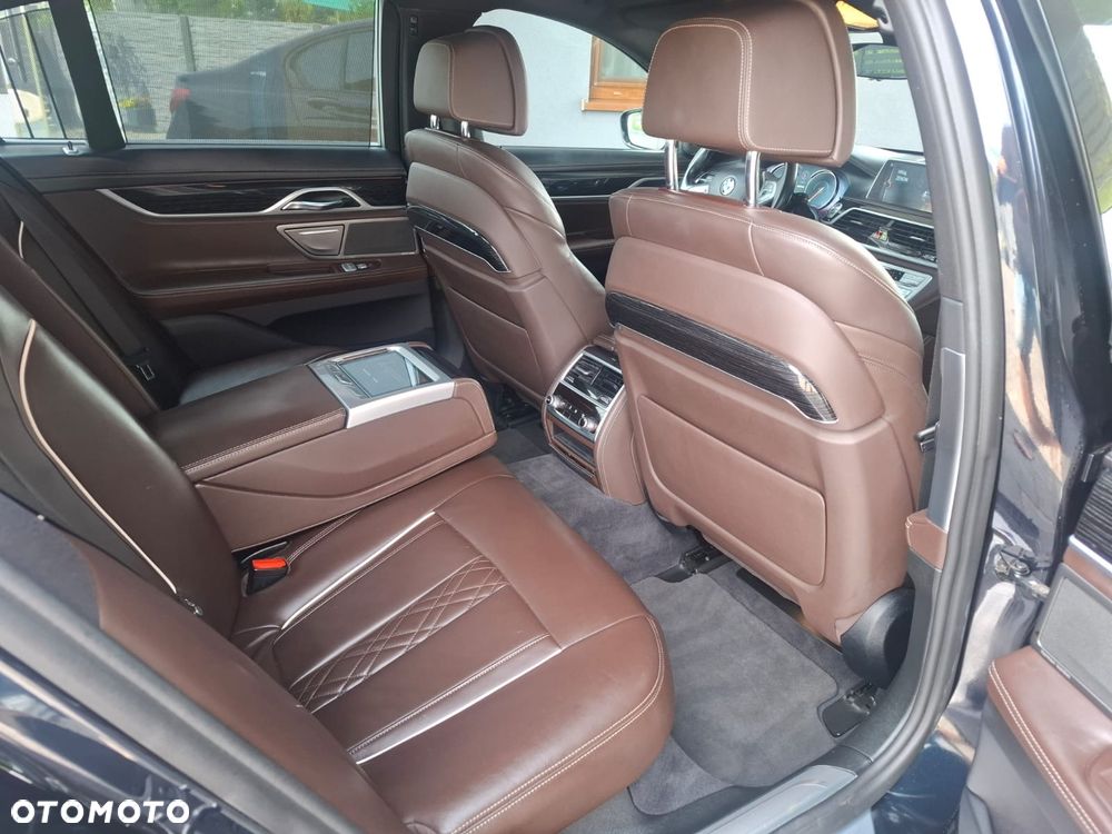 BMW Seria 7 740e iPerformance - 29