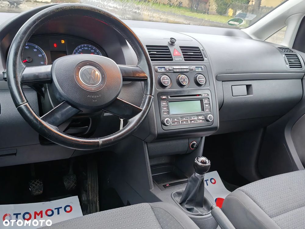 Volkswagen Touran 2.0 FSI Highline - 12