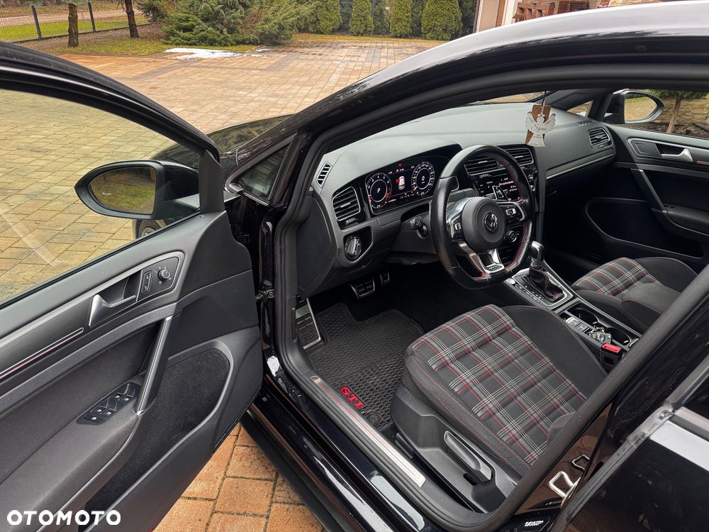 Volkswagen Golf GTI (BlueMotion Technology) DSG - 13