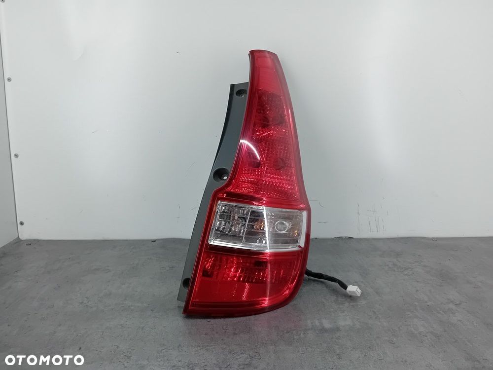 LAMPA TYLNA PRAWA HYUNDAI I30 I 92402-2R1 KOMBI - 1