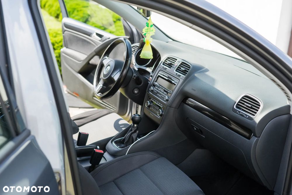 Volkswagen Golf - 6