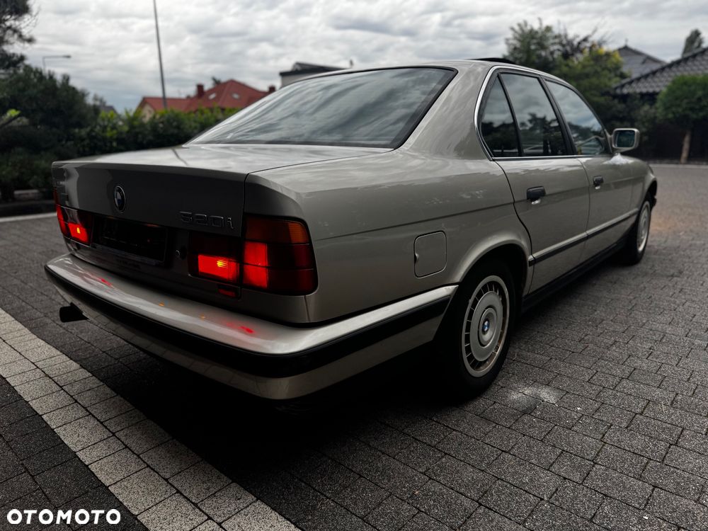 BMW Seria 5 520 i - 6