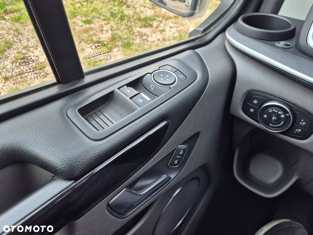 Ford Tourneo Custom - 30