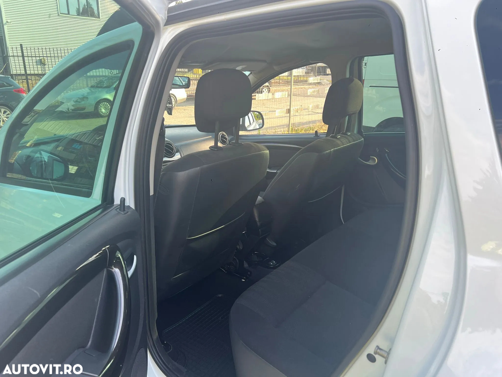 Dacia Duster 1.5 dCi 4x4 Prestige - 28