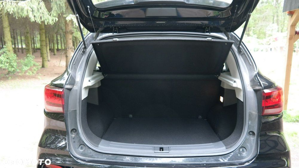 MG ZS - 11
