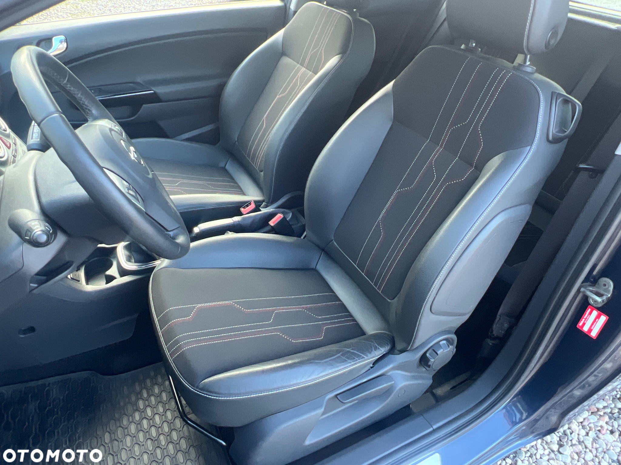 Opel Corsa 1.4 16V 150 Jahre - 15