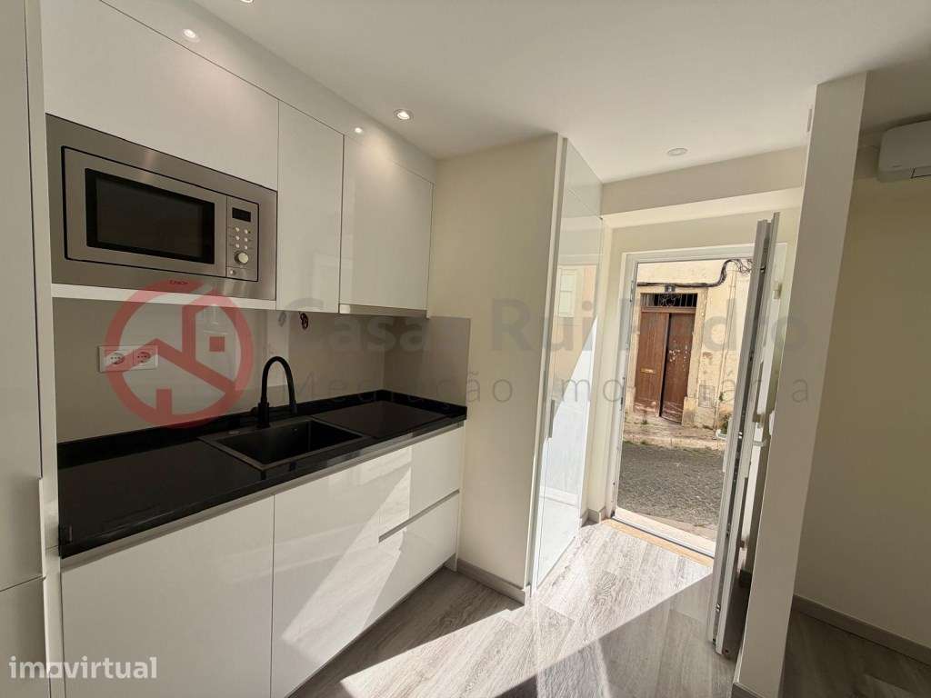 Apartamento T1 totalmente remodelado com suite e entrada independen... - Grande imagem: 2/23