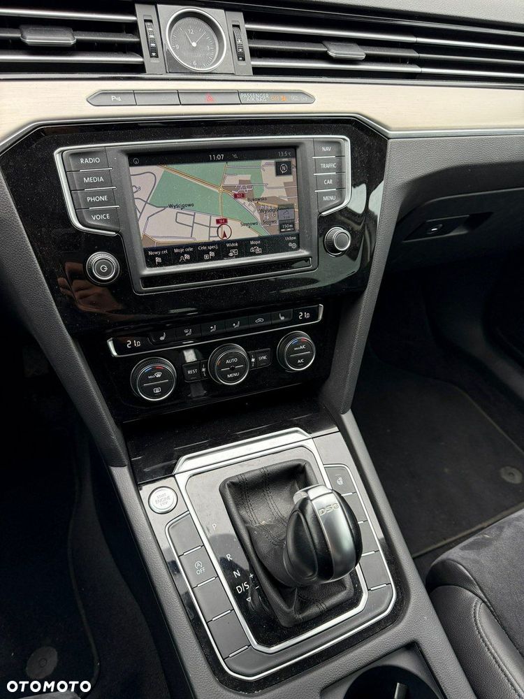 Volkswagen Passat - 11