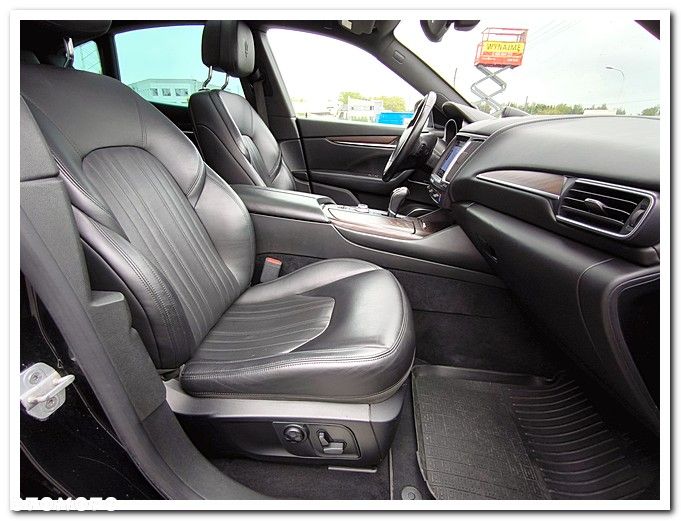 Maserati Levante Q4 Executive - 22
