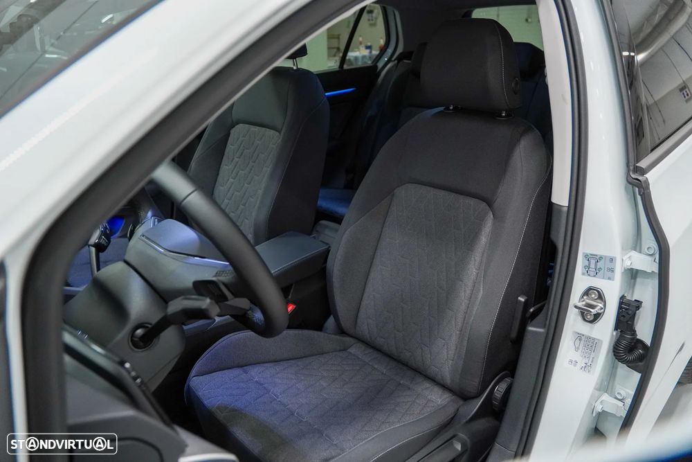 VW Golf 1.5 eTSI Urban DSG - 15