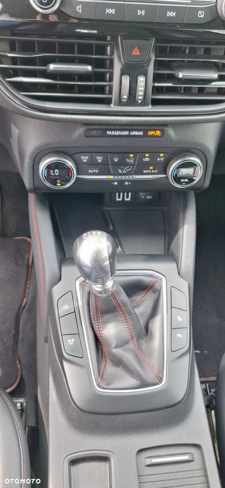 Ford Kuga 1.5 EcoBoost FWD ST-Line X - 17