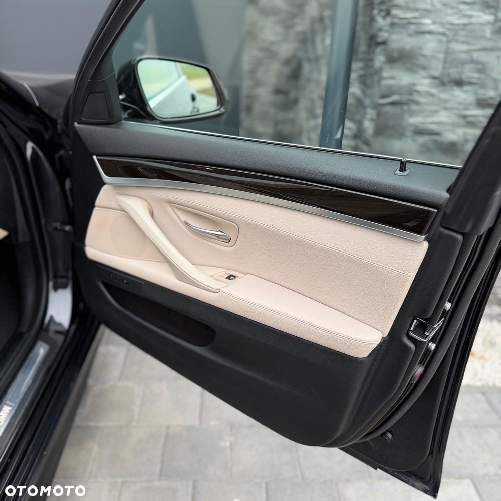 BMW Seria 5 525d xDrive Sport-Aut Modern Line - 16