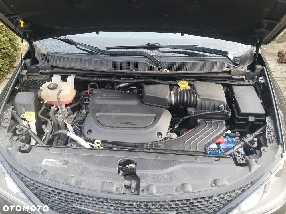 Chrysler Pacifica - 12