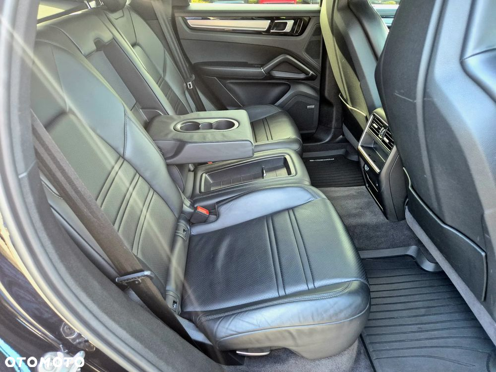 Porsche Cayenne Coupe E-Hybrid - 14