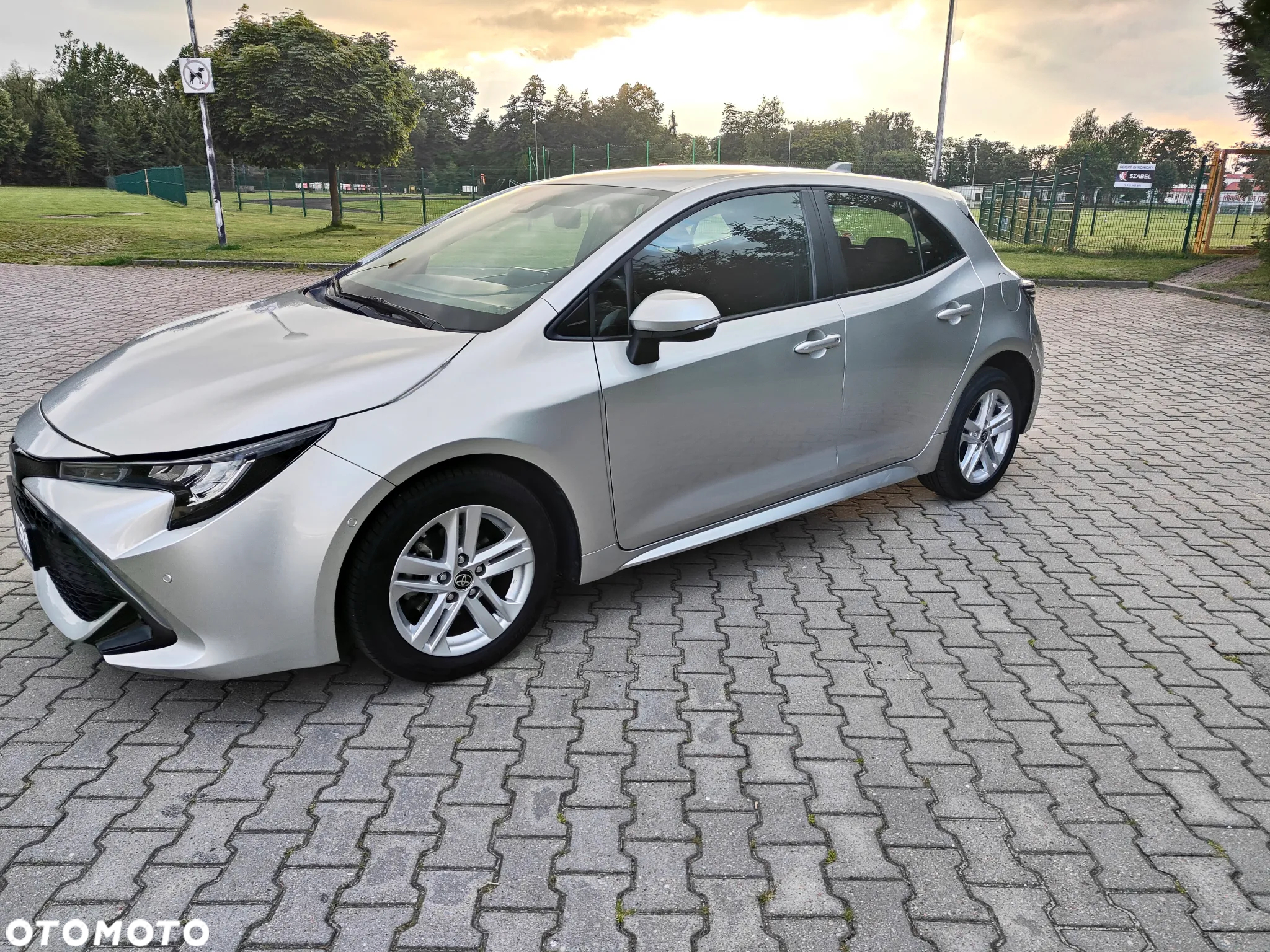 Toyota Corolla 1.8 Hybrid Executive - 9