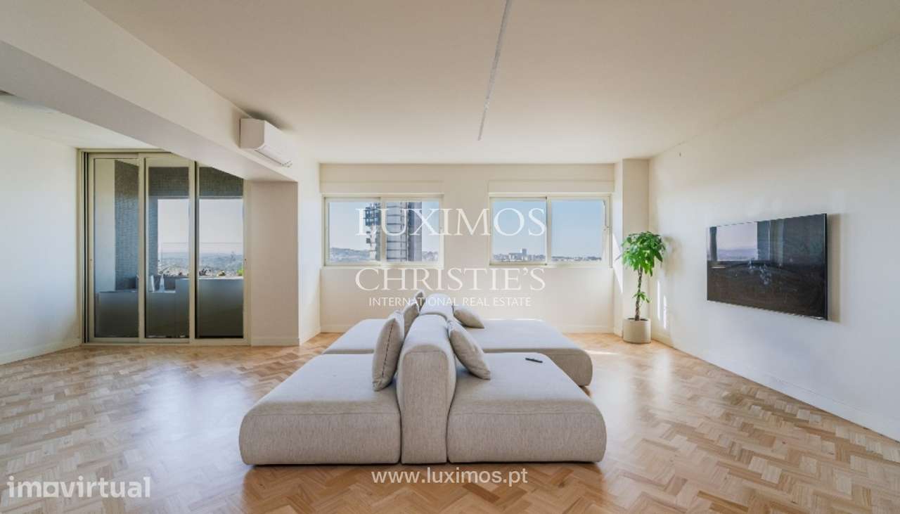 Apartamento T4 totalmente reabilitado à venda no centro do Porto - Grande imagem: 2/22