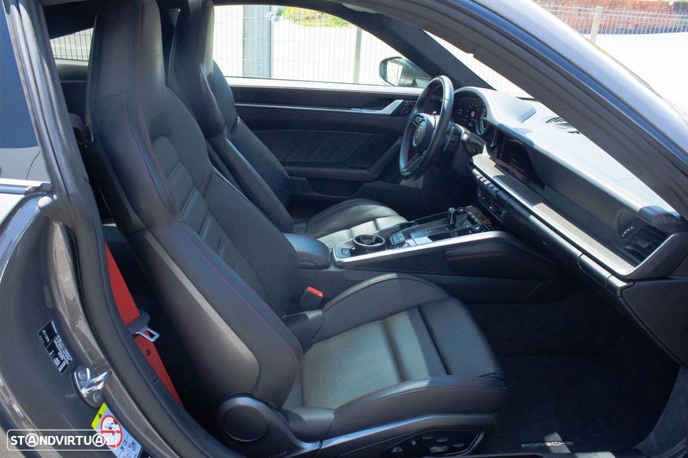 Porsche 911 (992) Turbo S PDK - 38