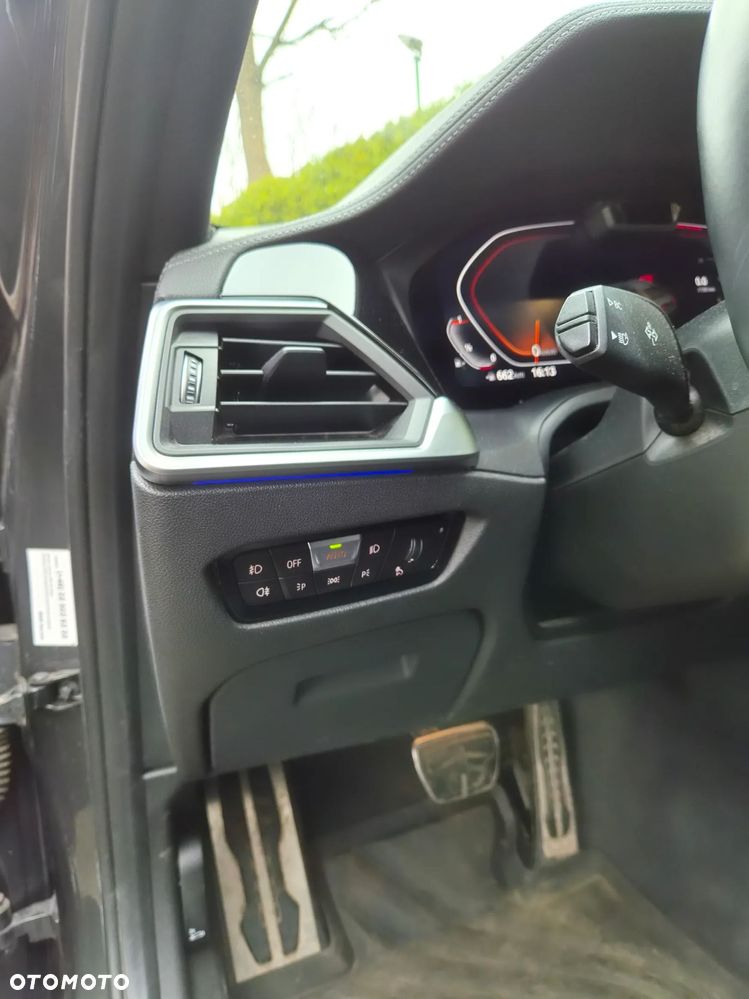 BMW Seria 3 330i xDrive - 11