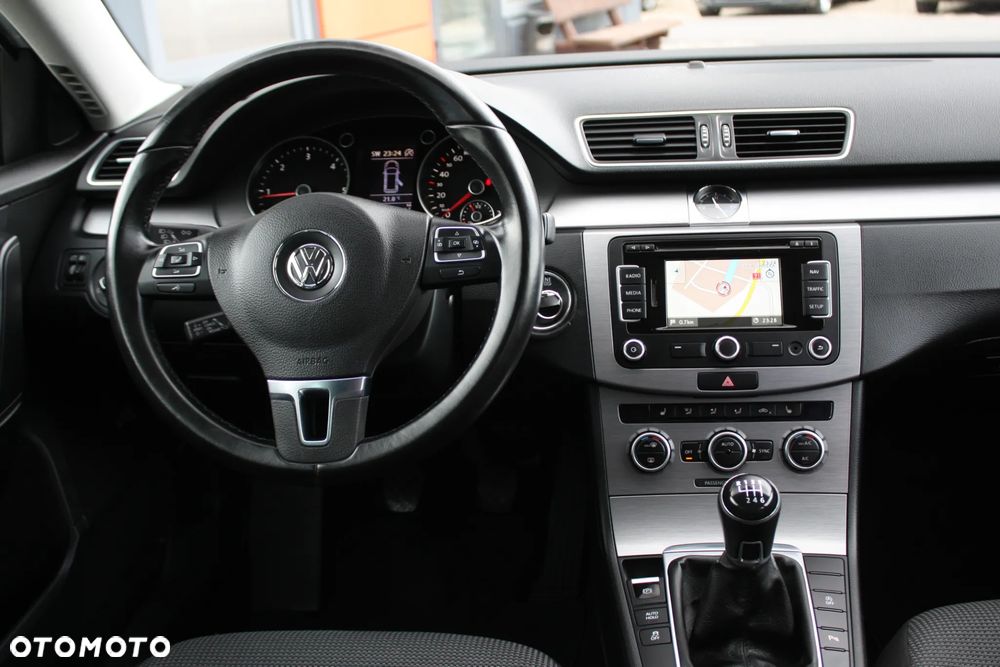 Volkswagen Passat Variant 2.0 Blue TDI SCR Comfortline - 24