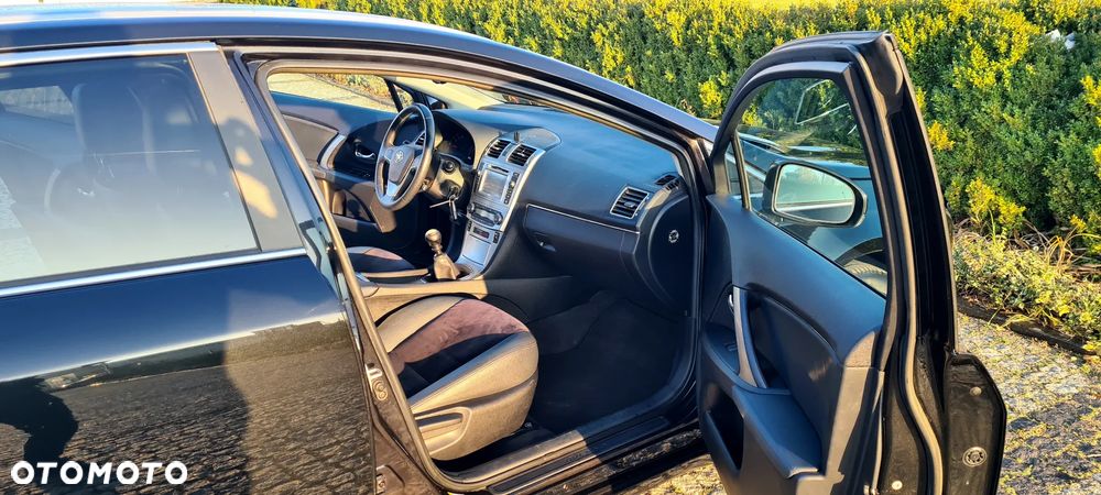 Toyota Avensis 1.8 Premium - 26