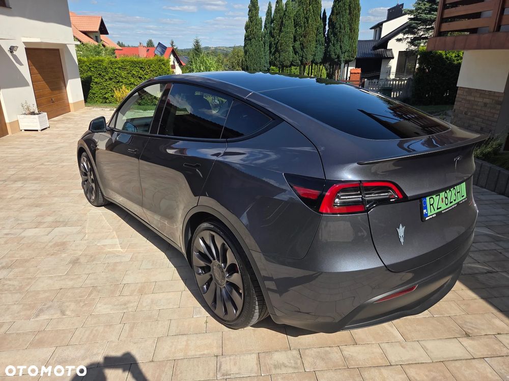 Tesla Model Y Performance AWD - 14