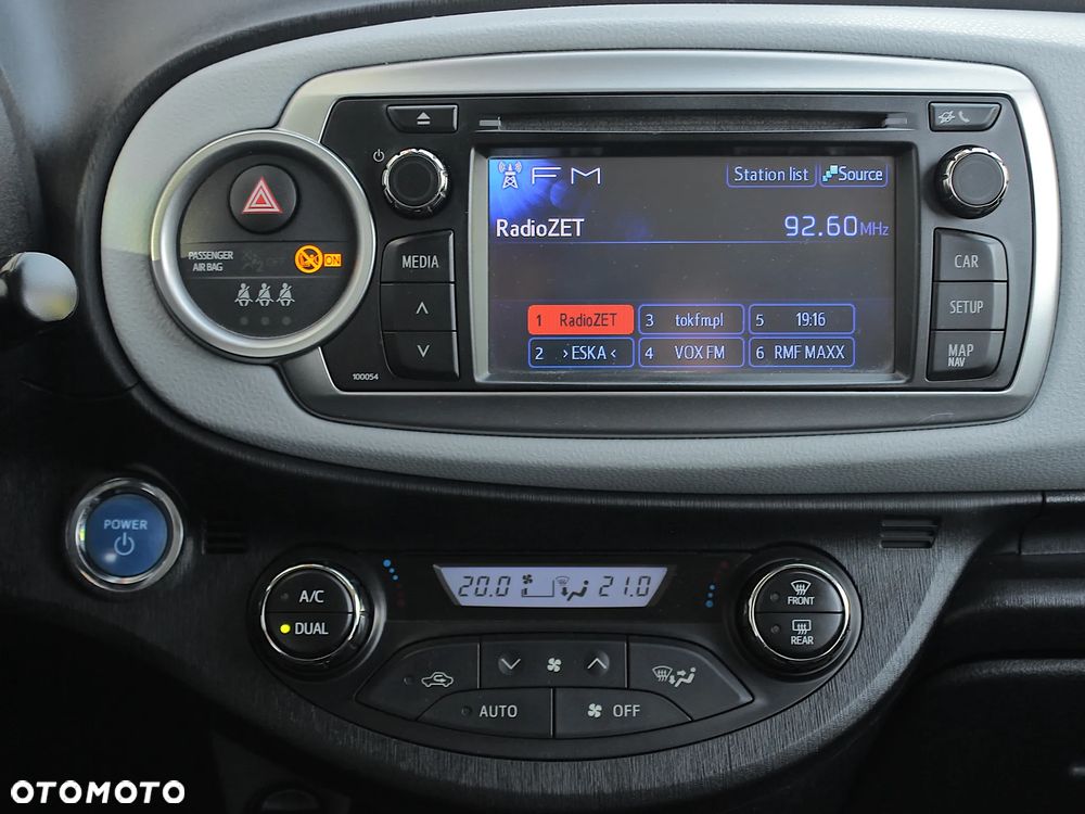 Toyota Yaris Hybrid 100 Dynamic - 22