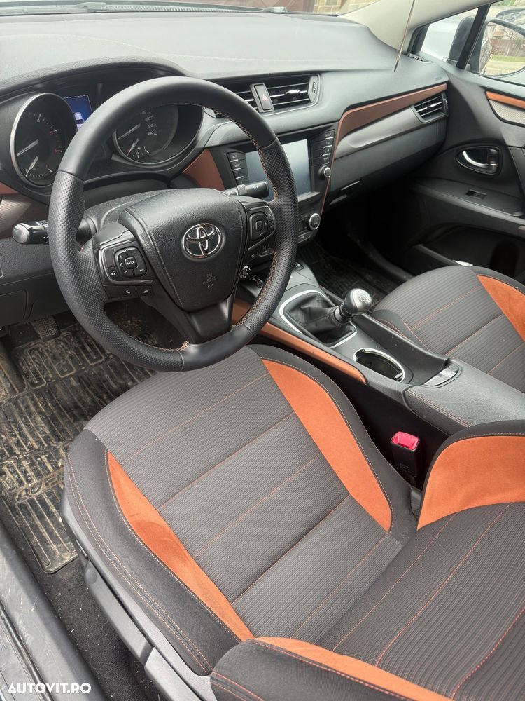 Toyota Avensis 2.0 D-4D Elegance - 5