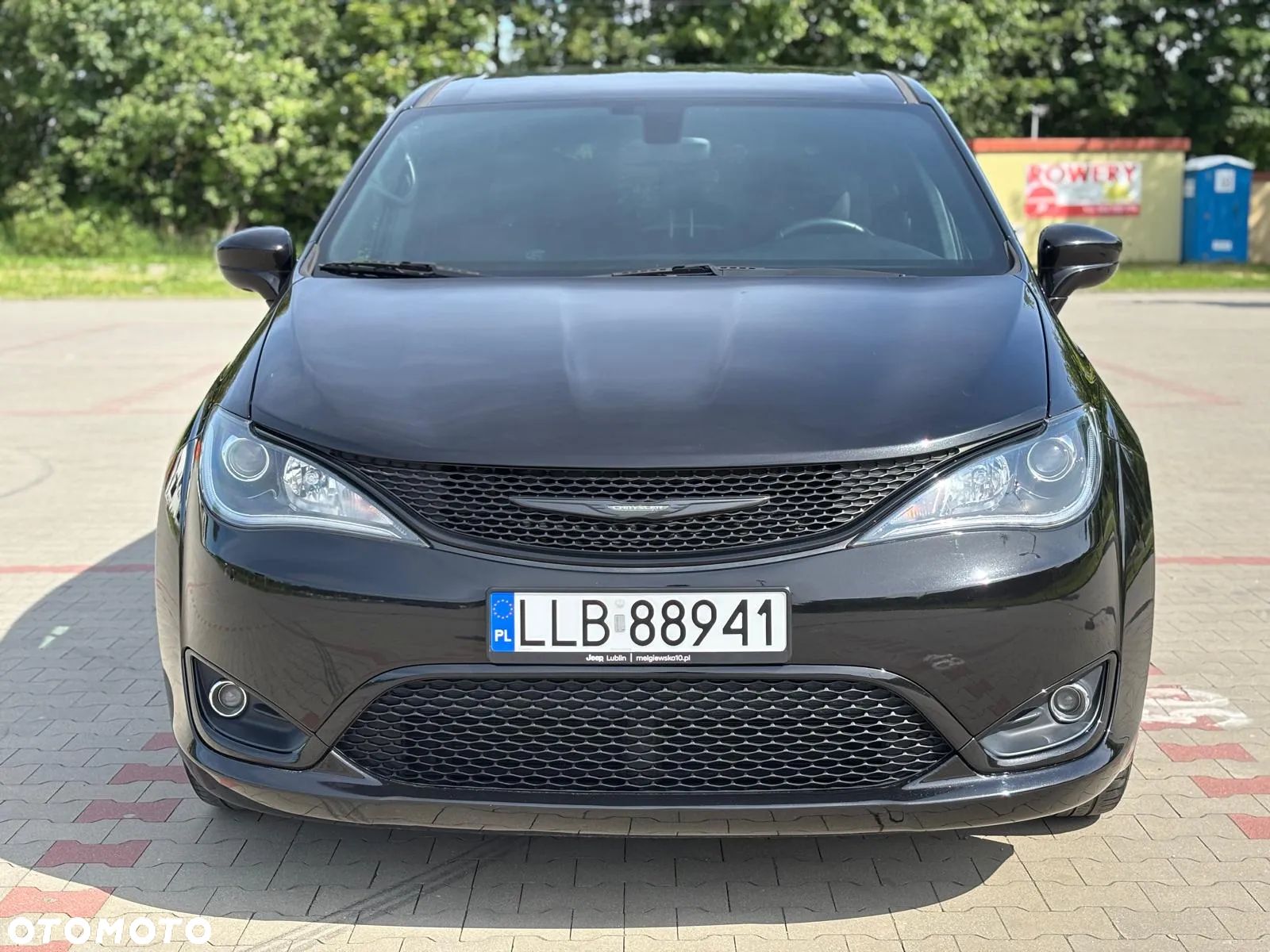 Chrysler Pacifica - 1