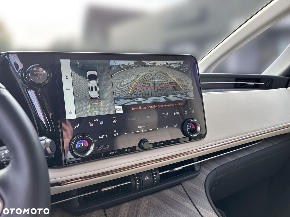 Lexus LM - 11