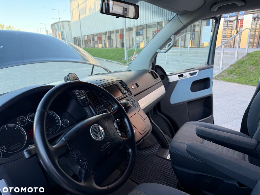 Volkswagen Multivan - 24