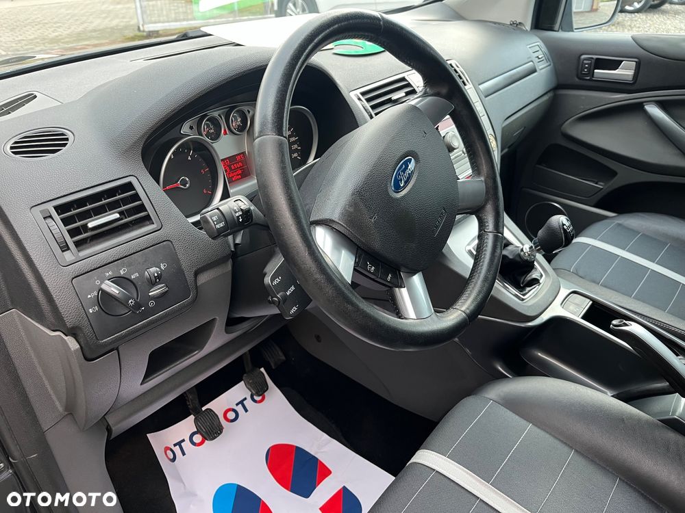 Ford Kuga 2.0 TDCi 2x4 Titanium - 24