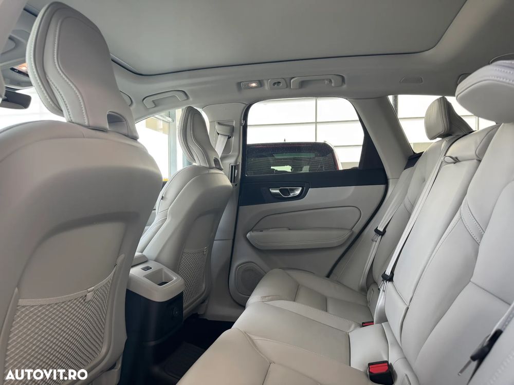 Volvo XC 60 T6 AWD Plus Dark - 18