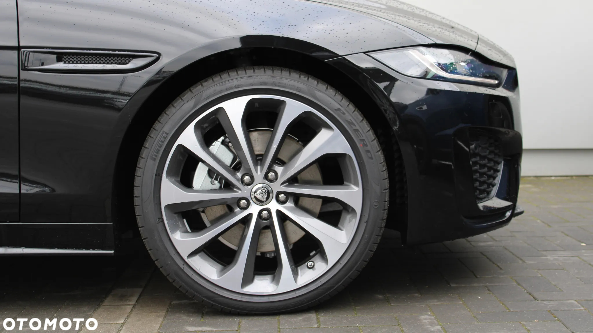 Jaguar XE - 21