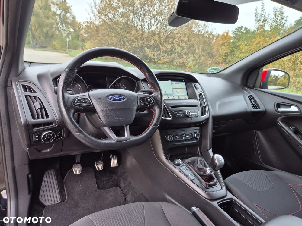 Ford Focus 1.0 EcoBoost Start-Stopp-System ST-LINE DESIGN - 34