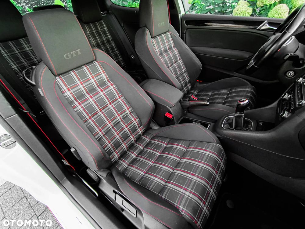 Volkswagen Golf VI 2.0 TSI GTI - 40